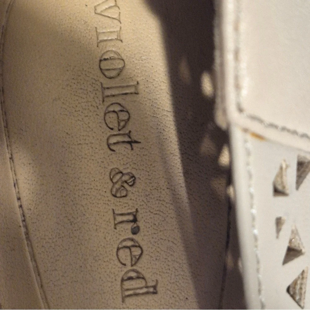 LEG LENGTHING wedge‎ Nude Beige Leather Peep Toe Wedge Heels - Size 8M worn once